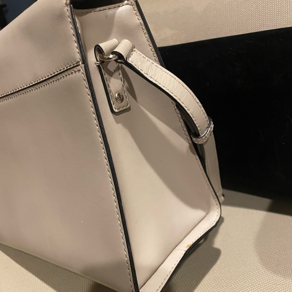 Kate Spade Cream Leather Crossbody Satchel Bag with Gold Hardware - Picture 4 of 12